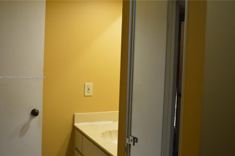 Townhouse in Deerfield Beach, Florida 2 bedrooms, 114.83 sq.m. № 1870020 - photo 15
