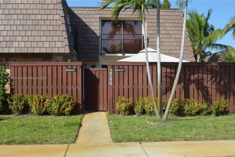 Townhouse in Deerfield Beach, Florida 2 bedrooms, 114.83 sq.m. № 1870020 - photo 1