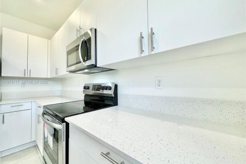 Touwnhouse à louer à Homestead, Floride: 3 chambres, 123.65 m2 № 2046215 - photo 15