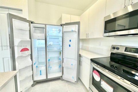 Touwnhouse à louer à Homestead, Floride: 3 chambres, 123.65 m2 № 2046215 - photo 17