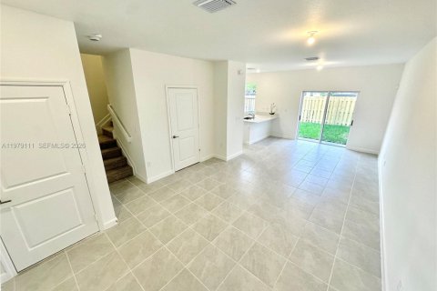 Touwnhouse à louer à Homestead, Floride: 3 chambres, 123.65 m2 № 2046215 - photo 5