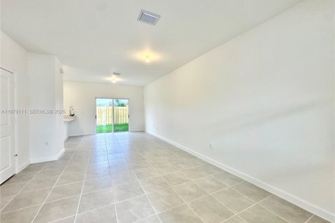 Touwnhouse à louer à Homestead, Floride: 3 chambres, 123.65 m2 № 2046215 - photo 4