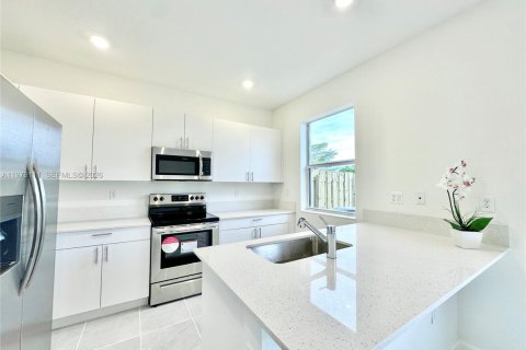 Touwnhouse à louer à Homestead, Floride: 3 chambres, 123.65 m2 № 2046215 - photo 13