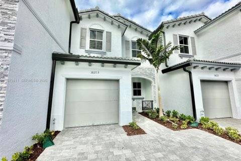 Touwnhouse à louer à Homestead, Floride: 3 chambres, 123.65 m2 № 2046215 - photo 2