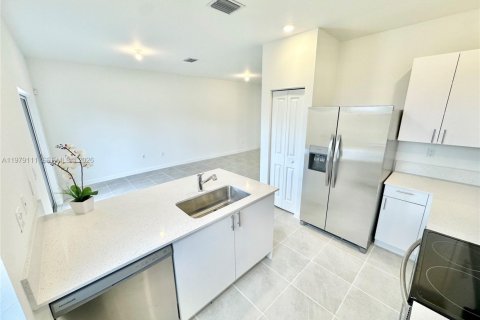 Touwnhouse à louer à Homestead, Floride: 3 chambres, 123.65 m2 № 2046215 - photo 16