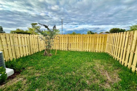 Touwnhouse à louer à Homestead, Floride: 3 chambres, 123.65 m2 № 2046215 - photo 9