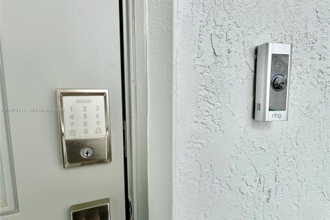 Touwnhouse à louer à Homestead, Floride: 3 chambres, 123.65 m2 № 2046215 - photo 3