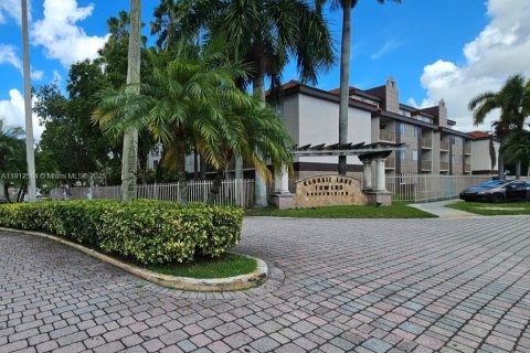 Снять в аренду кондоминиум в Майами, Флорида 1 спальня, 59.46м2, № 1968337 - фото 2