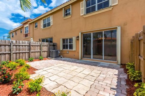 Touwnhouse à vendre à Miami, Floride: 3 chambres, 158.31 m2 № 2076658 - photo 19