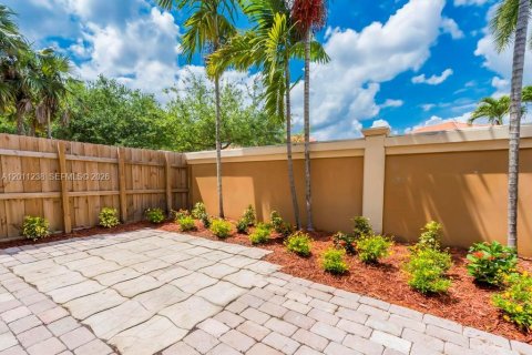Touwnhouse à vendre à Miami, Floride: 3 chambres, 158.31 m2 № 2076658 - photo 18