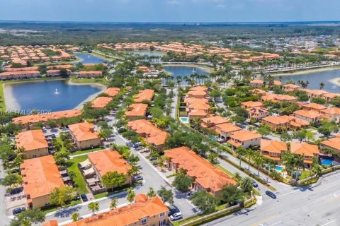 Touwnhouse à vendre à Miami, Floride: 3 chambres, 158.31 m2 № 2076658 - photo 23