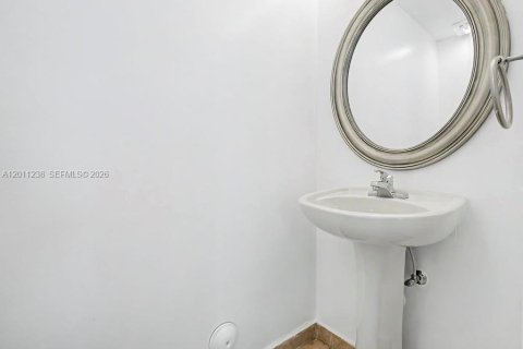 Touwnhouse à vendre à Miami, Floride: 3 chambres, 158.31 m2 № 2076658 - photo 15