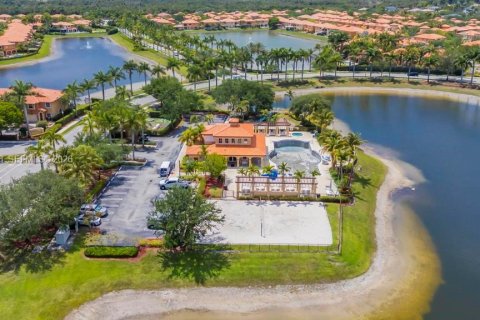Touwnhouse à vendre à Miami, Floride: 3 chambres, 158.31 m2 № 2076658 - photo 30