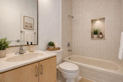 Touwnhouse à vendre à Miami, Floride: 3 chambres, 158.31 m2 № 2076658 - photo 12