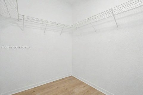 Touwnhouse à vendre à Miami, Floride: 3 chambres, 158.31 m2 № 2076658 - photo 8