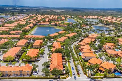 Touwnhouse à vendre à Miami, Floride: 3 chambres, 158.31 m2 № 2076658 - photo 24