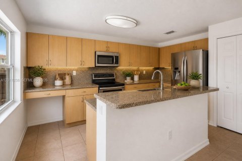 Touwnhouse à vendre à Miami, Floride: 3 chambres, 158.31 m2 № 2076658 - photo 6