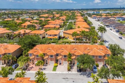 Touwnhouse à vendre à Miami, Floride: 3 chambres, 158.31 m2 № 2076658 - photo 22
