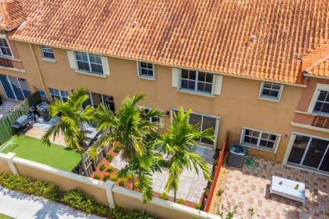 Touwnhouse à vendre à Miami, Floride: 3 chambres, 158.31 m2 № 2076658 - photo 29