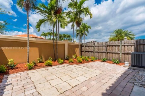 Touwnhouse à vendre à Miami, Floride: 3 chambres, 158.31 m2 № 2076658 - photo 17