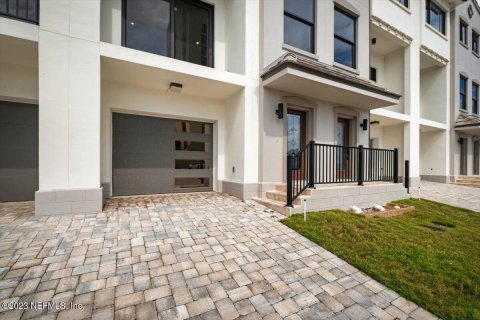 Condo in Jacksonville Beach, Florida, 4 bedrooms  № 777773 - photo 1