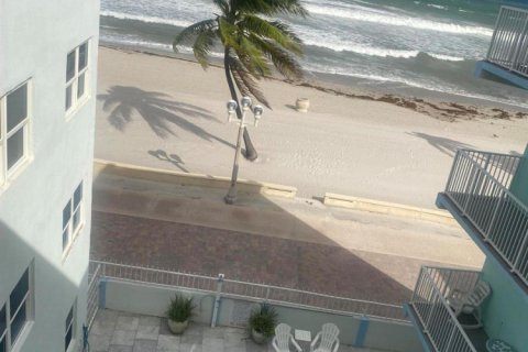 Copropriété à vendre à Hollywood, Floride: 1 chambre, 46.45 m2 № 2431417 - photo 2