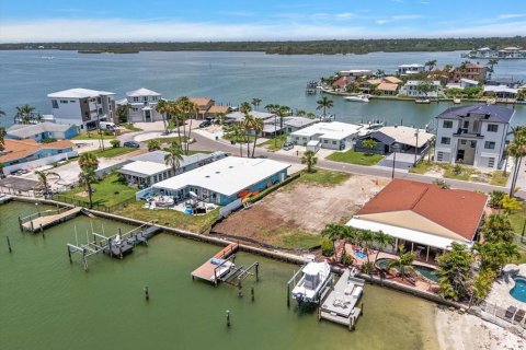 House in Redington Beach, Florida 4 bedrooms, 371.61 sq.m. № 1851728 - photo 26