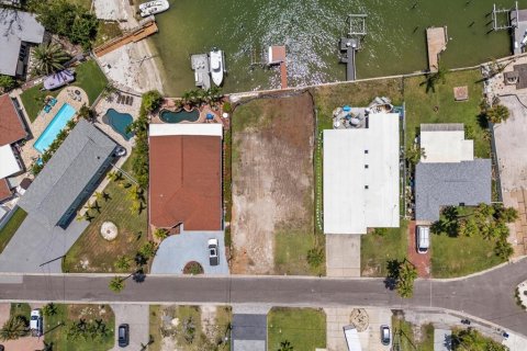 House in Redington Beach, Florida 4 bedrooms, 371.61 sq.m. № 1851728 - photo 29