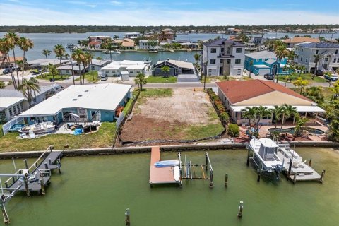 House in Redington Beach, Florida 4 bedrooms, 371.61 sq.m. № 1851728 - photo 28