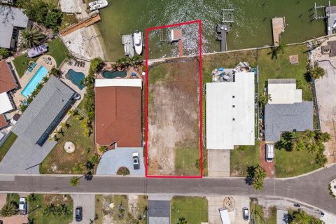 House in Redington Beach, Florida 4 bedrooms, 371.61 sq.m. № 1851728 - photo 24