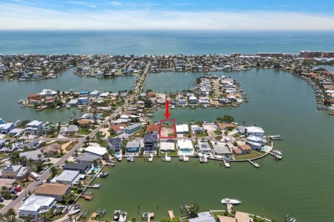 House in Redington Beach, Florida 4 bedrooms, 371.61 sq.m. № 1851728 - photo 30