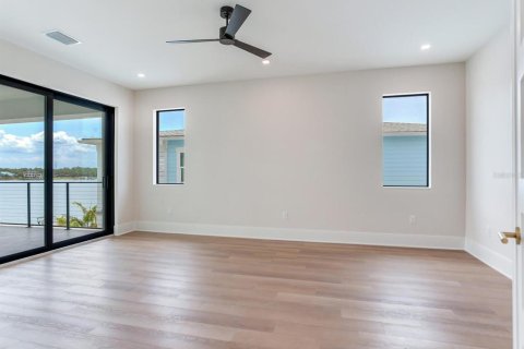 House in Redington Beach, Florida 4 bedrooms, 371.61 sq.m. № 1851728 - photo 17