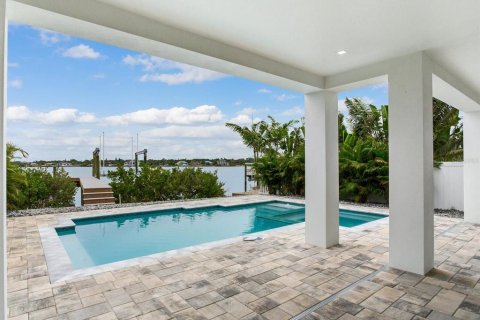 House in Redington Beach, Florida 4 bedrooms, 371.61 sq.m. № 1851728 - photo 22