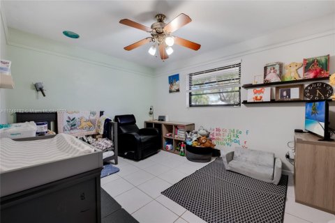 House in Palmetto Bay, Florida 4 bedrooms, 166.85 sq.m. № 1494517 - photo 10