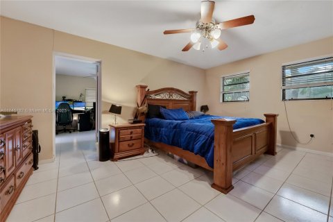 House in Palmetto Bay, Florida 4 bedrooms, 166.85 sq.m. № 1494517 - photo 9