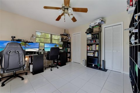 House in Palmetto Bay, Florida 4 bedrooms, 166.85 sq.m. № 1494517 - photo 11
