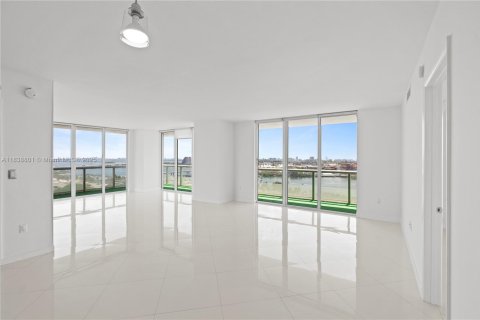 Condo in Miami, Florida, 3 bedrooms  № 1888807 - photo 3