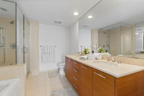 Condo in Miami, Florida, 3 bedrooms  № 1888807 - photo 21