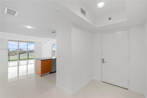 Condo in Miami, Florida, 3 bedrooms  № 1888807 - photo 5