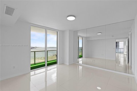 Condo in Miami, Florida, 3 bedrooms  № 1888807 - photo 18
