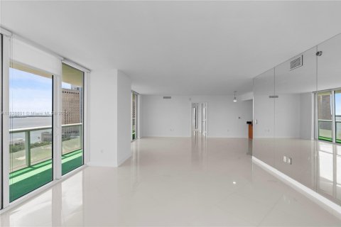 Condo in Miami, Florida, 3 bedrooms  № 1888807 - photo 12