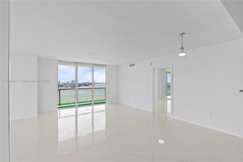 Condo in Miami, Florida, 3 bedrooms  № 1888807 - photo 8