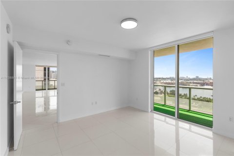 Condo in Miami, Florida, 3 bedrooms  № 1888807 - photo 19
