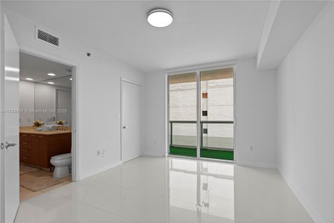 Condo in Miami, Florida, 3 bedrooms  № 1888807 - photo 26