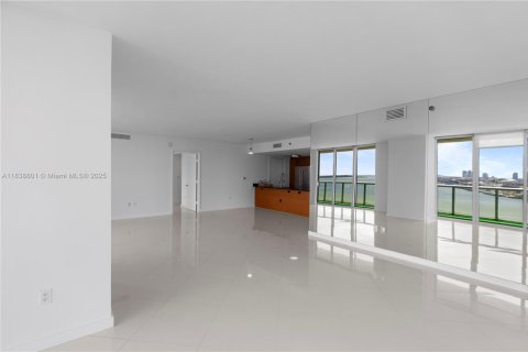 Condo in Miami, Florida, 3 bedrooms  № 1888807 - photo 11