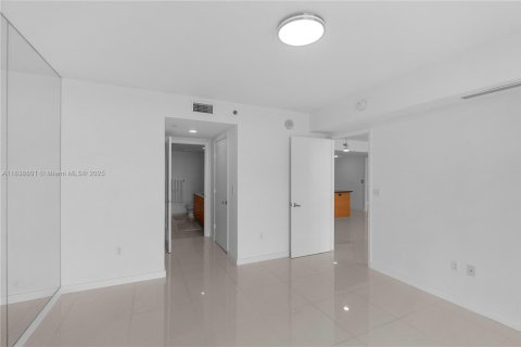 Condo in Miami, Florida, 3 bedrooms  № 1888807 - photo 20