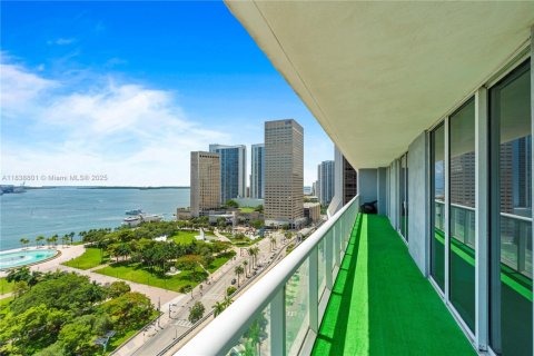 Condo in Miami, Florida, 3 bedrooms  № 1888807 - photo 2