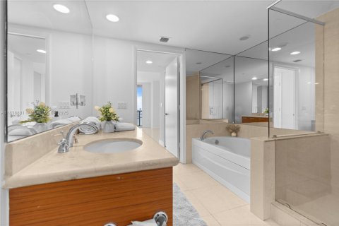 Condo in Miami, Florida, 3 bedrooms  № 1888807 - photo 22