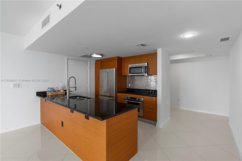 Condo in Miami, Florida, 3 bedrooms  № 1888807 - photo 16