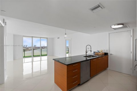 Condo in Miami, Florida, 3 bedrooms  № 1888807 - photo 6